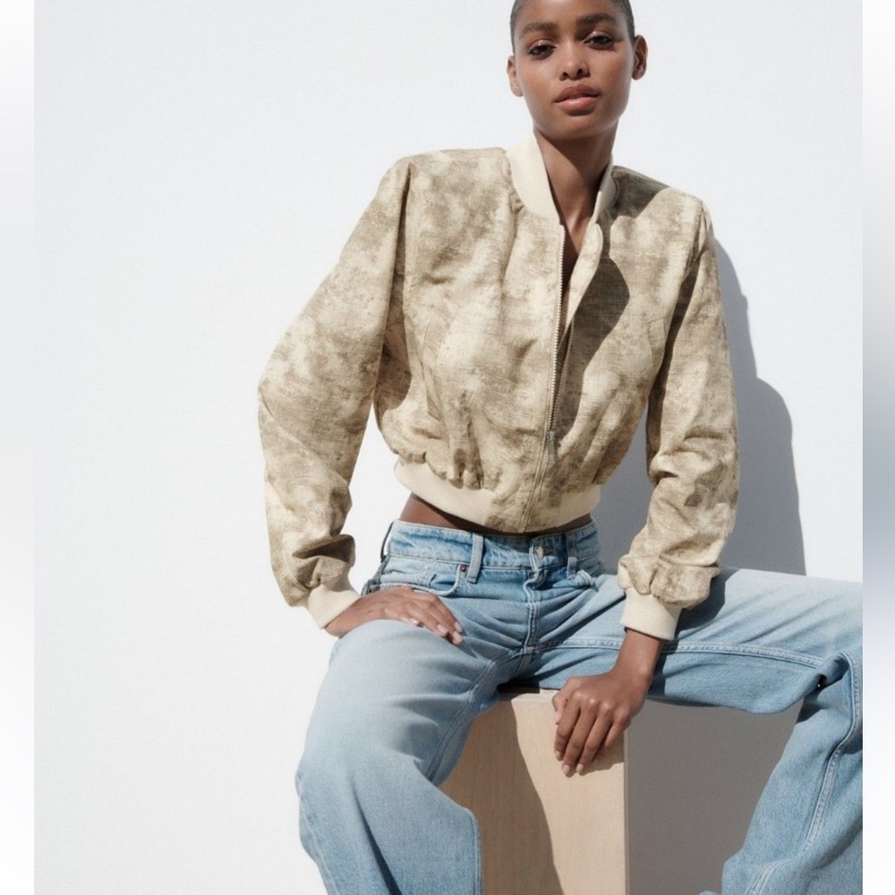Zara women’s cream Tan cropped zipper shoulder pads pockets M Bomber Jacket
